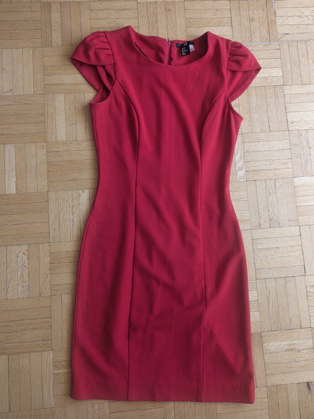 H&M Red Tulip Cap-Sleeve Sheath Dress